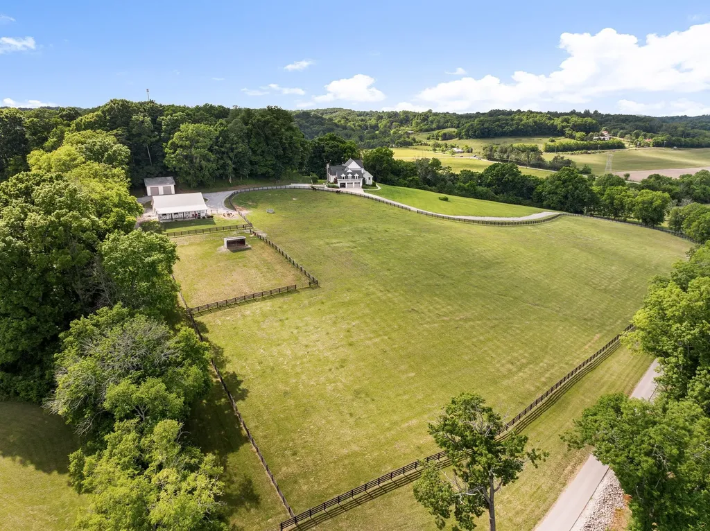 1935 Thompson Station Road, W Thompsons Station TN 37179