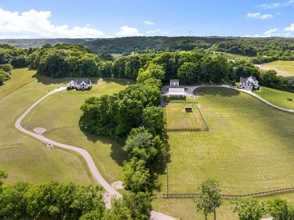 1935 Thompson Station Road, W Thompsons Station TN 37179