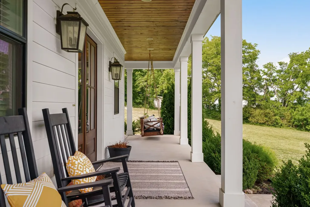 1935 Thompson Station Road, W Thompsons Station TN 37179