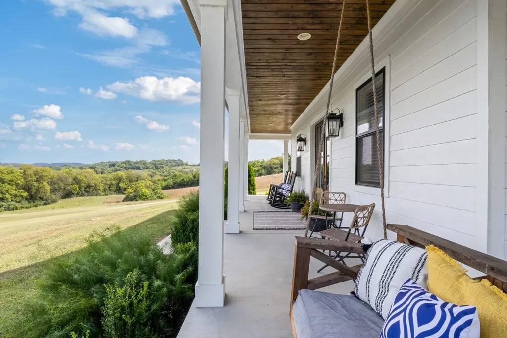 1935 Thompson Station Road, W Thompsons Station TN 37179