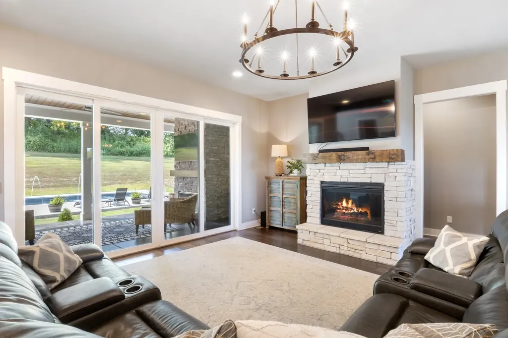1935 Thompson Station Road, W Thompsons Station TN 37179