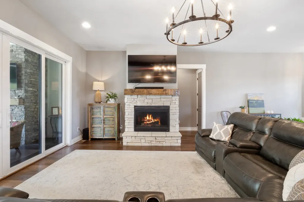 1935 Thompson Station Road, W Thompsons Station TN 37179