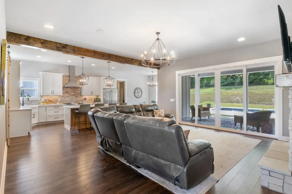 1935 Thompson Station Road, W Thompsons Station TN 37179