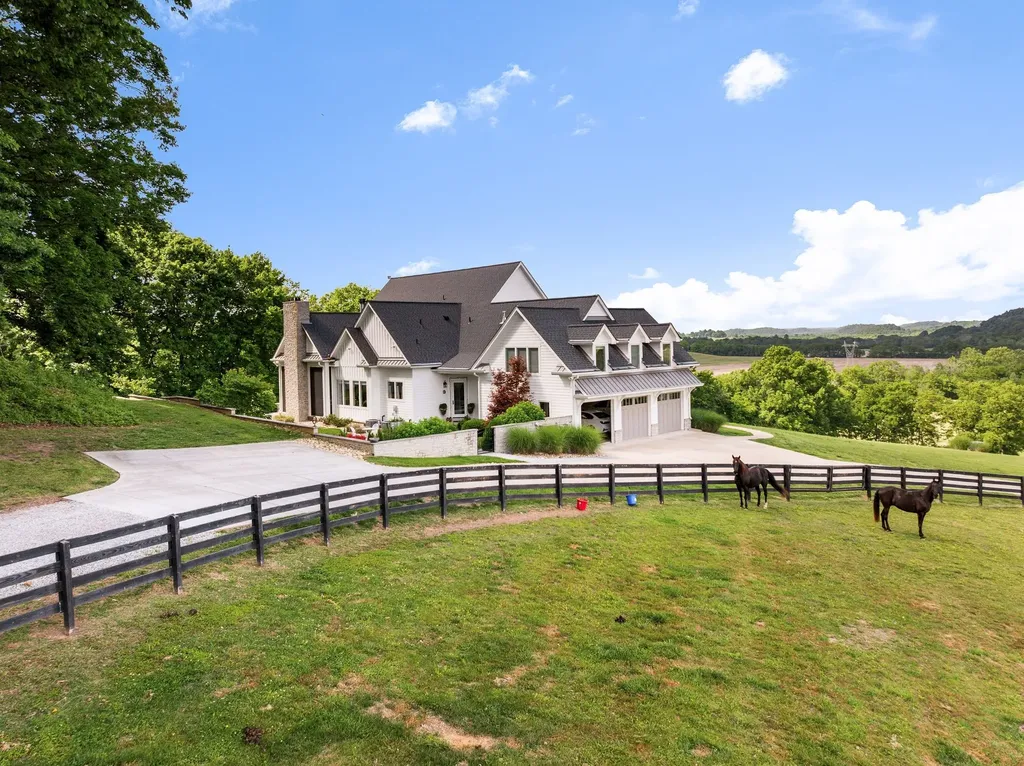 1935 Thompson Station Road, W Thompsons Station TN 37179