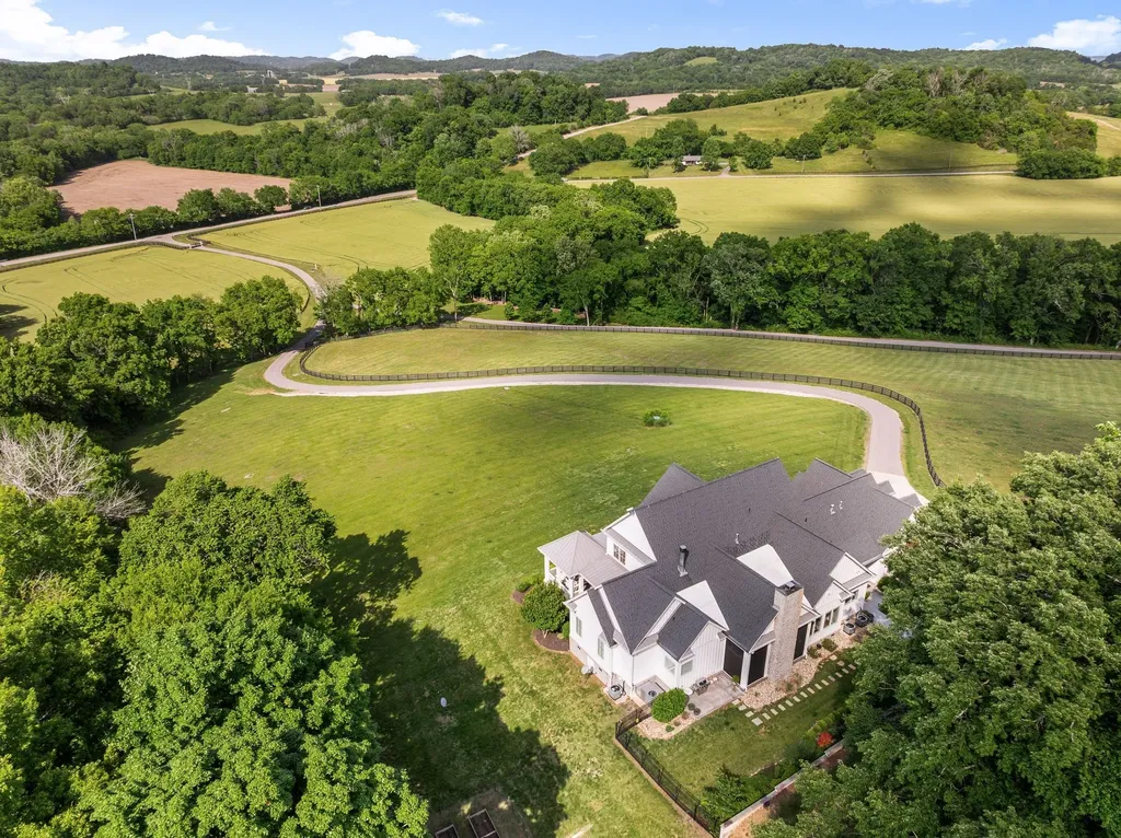 1935 Thompson Station Road, W Thompsons Station TN 37179