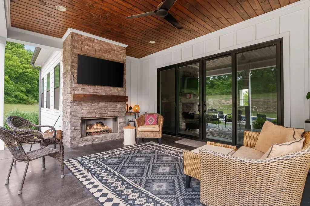 1935 Thompson Station Road, W Thompsons Station TN 37179