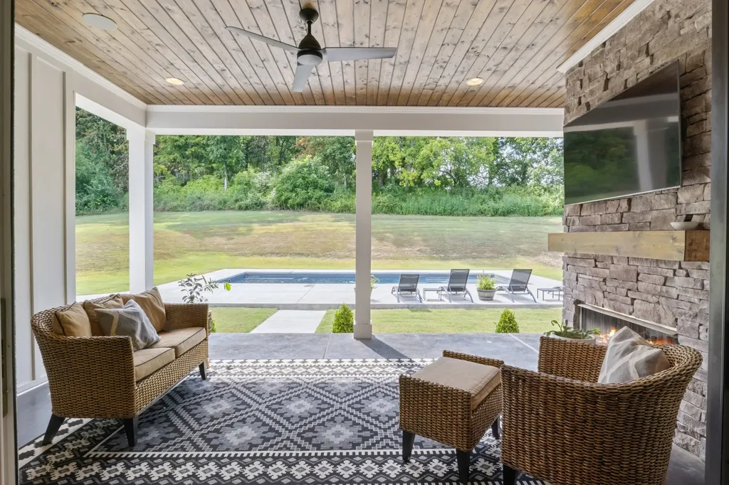 1935 Thompson Station Road, W Thompsons Station TN 37179