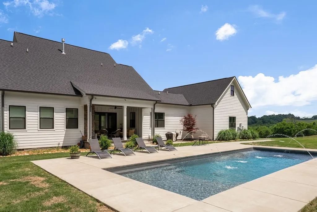 1935 Thompson Station Road, W Thompsons Station TN 37179