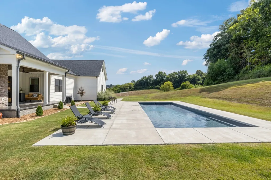 1935 Thompson Station Road, W Thompsons Station TN 37179