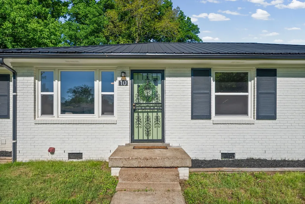 10 Bunker Hill Road Clarksville TN 37042