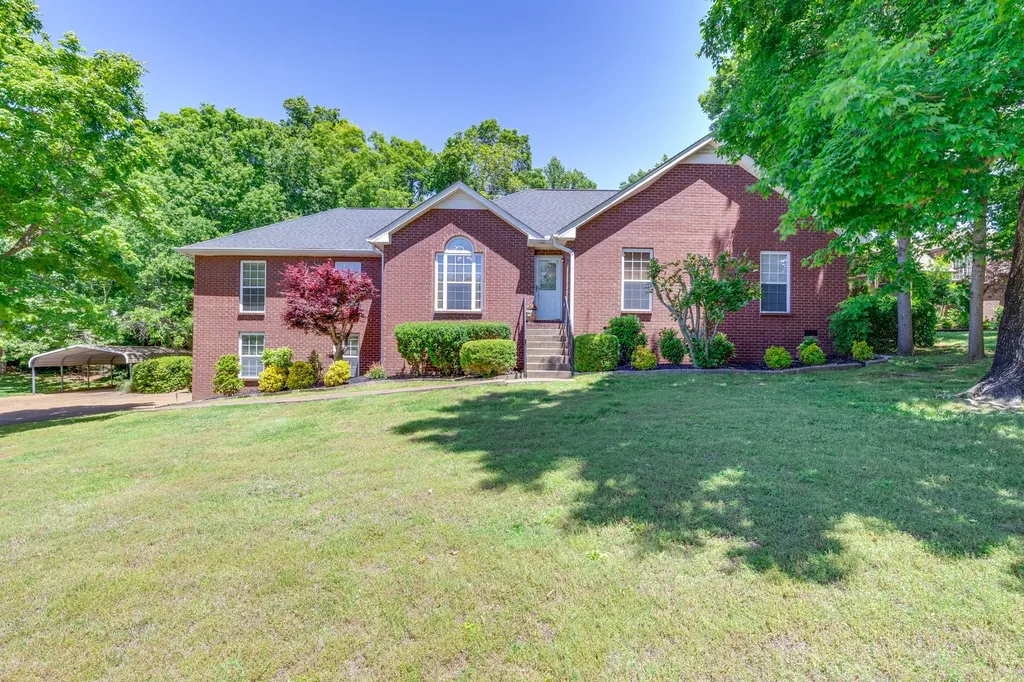 111 Terry Lane Cottontown TN 37048