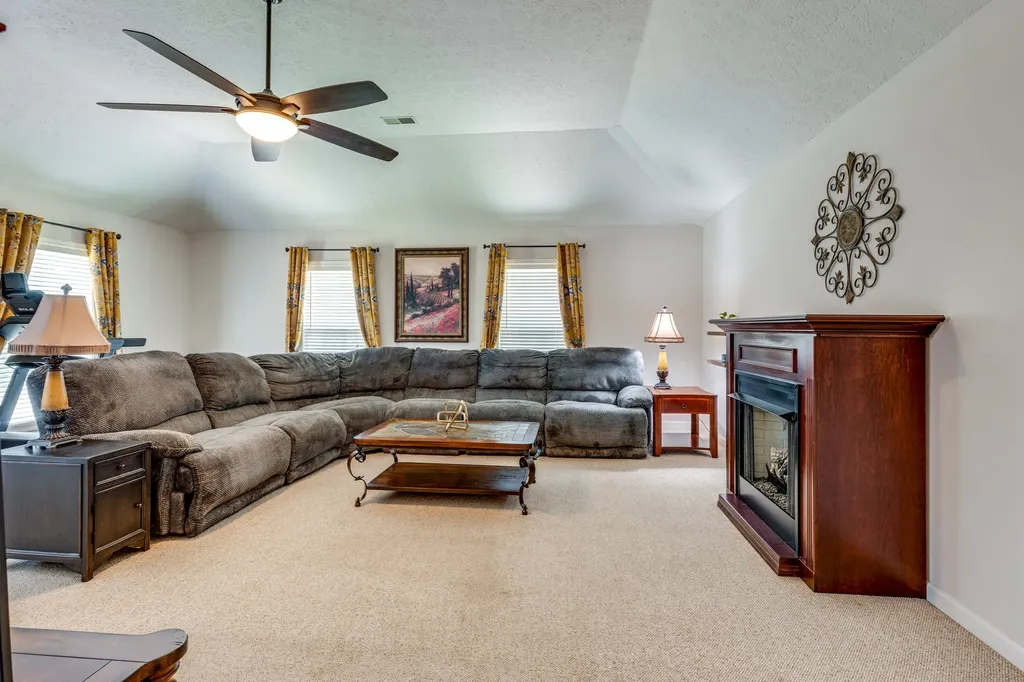 111 Terry Lane Cottontown TN 37048