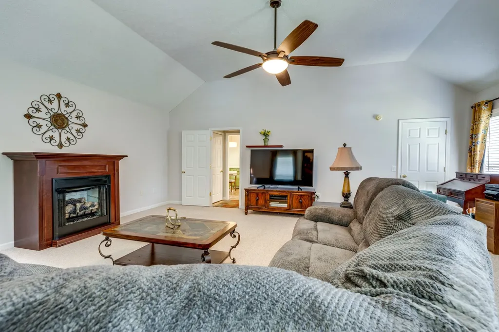 111 Terry Lane Cottontown TN 37048