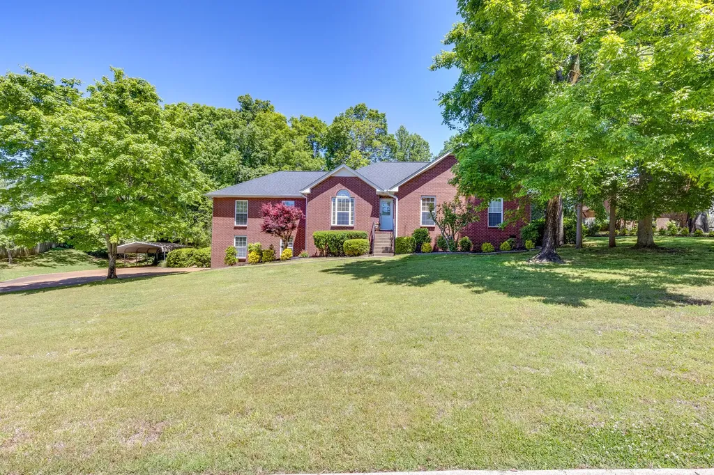 111 Terry Lane Cottontown TN 37048