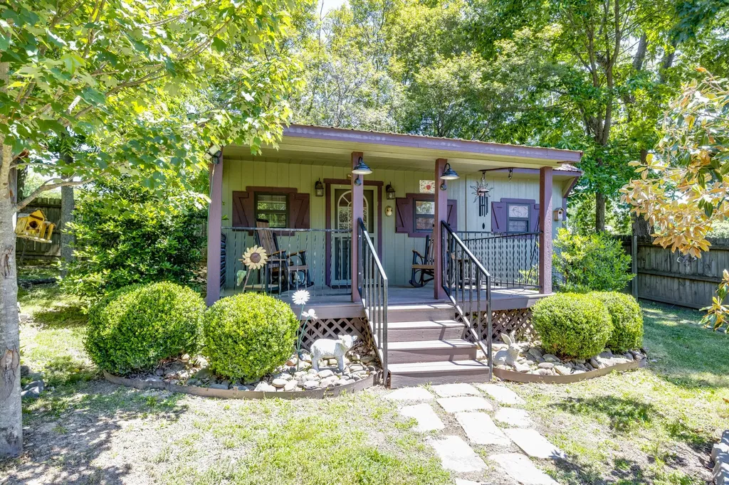 111 Terry Lane Cottontown TN 37048