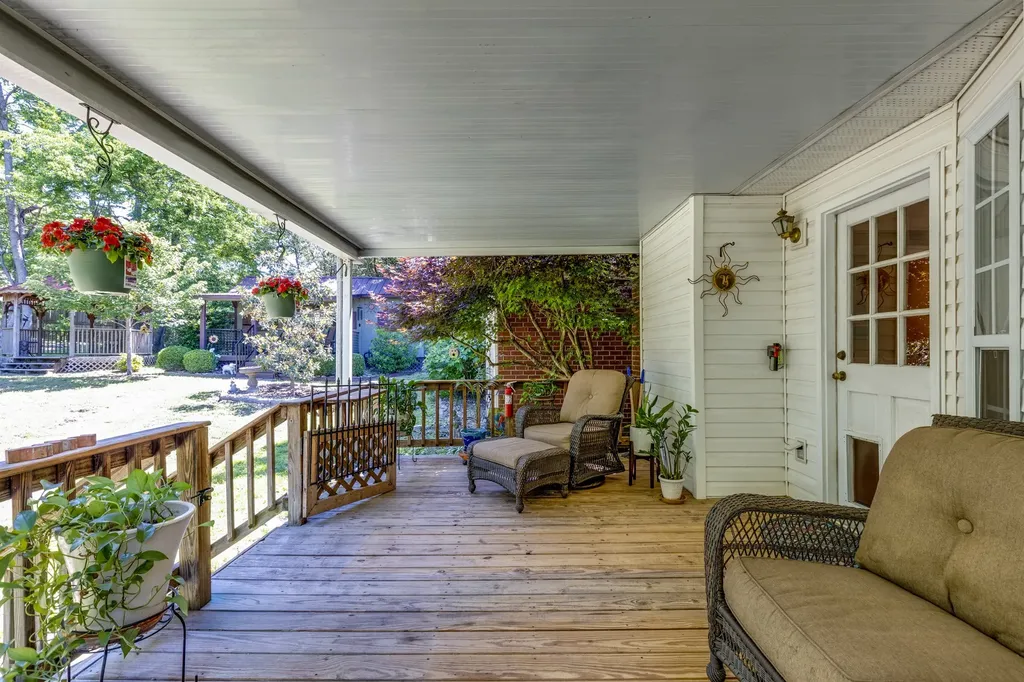 111 Terry Lane Cottontown TN 37048