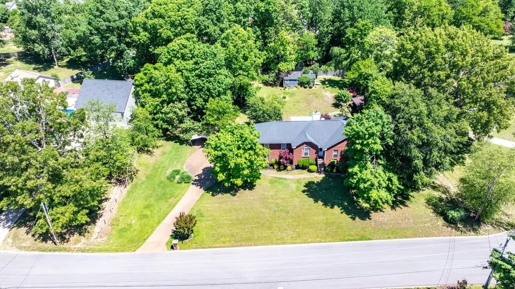 111 Terry Lane Cottontown TN 37048