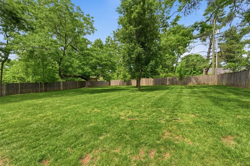 104 Brookfield Avenue Nashville TN 37205