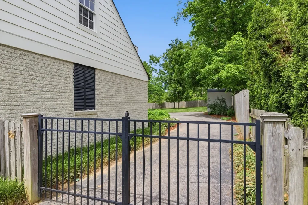 104 Brookfield Avenue Nashville TN 37205