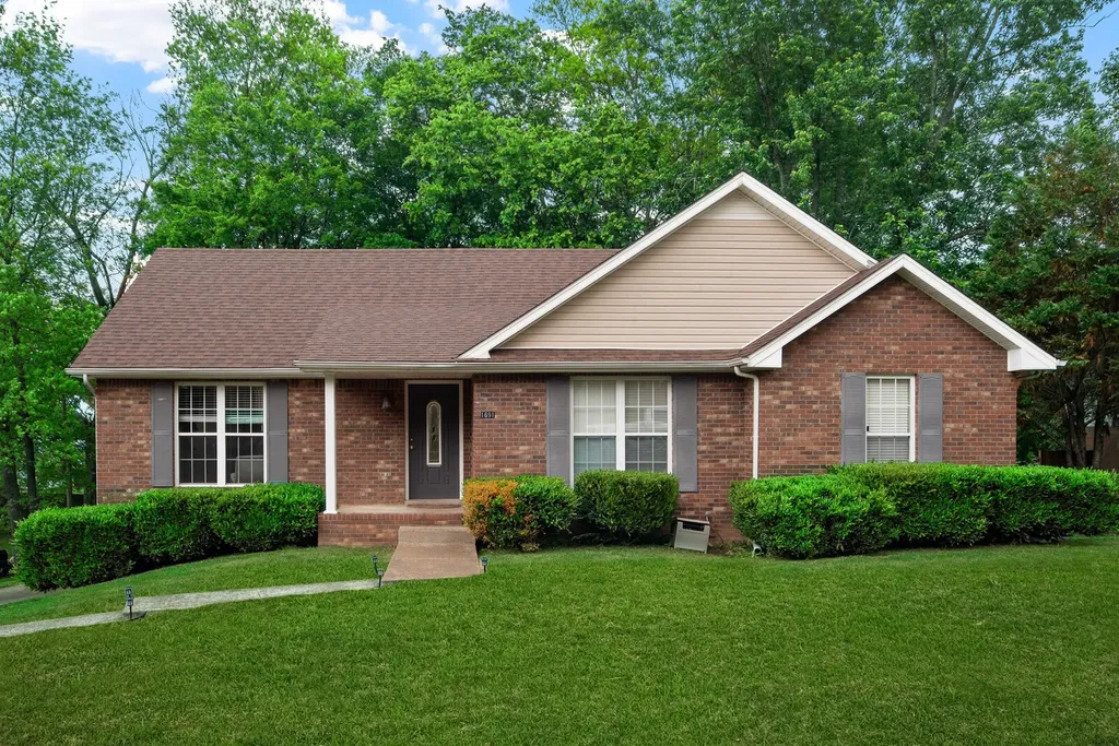 1691 Barrywood Cir, E Clarksville TN 37042