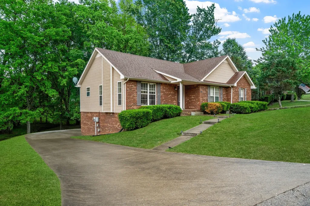 1691 Barrywood Cir, E Clarksville TN 37042