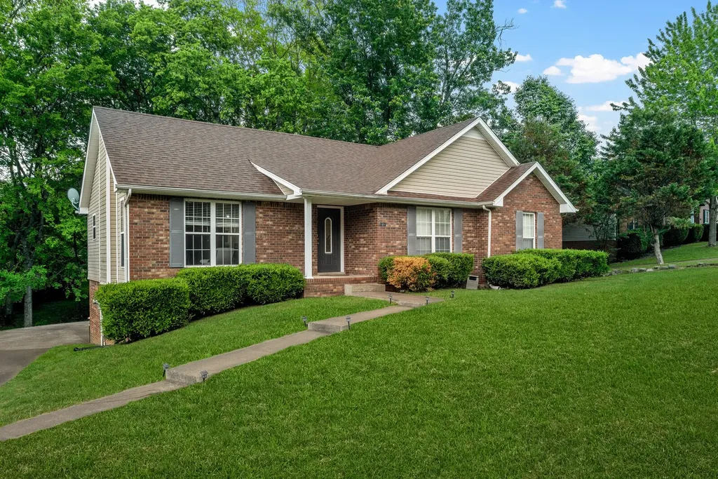 1691 Barrywood Cir, E Clarksville TN 37042