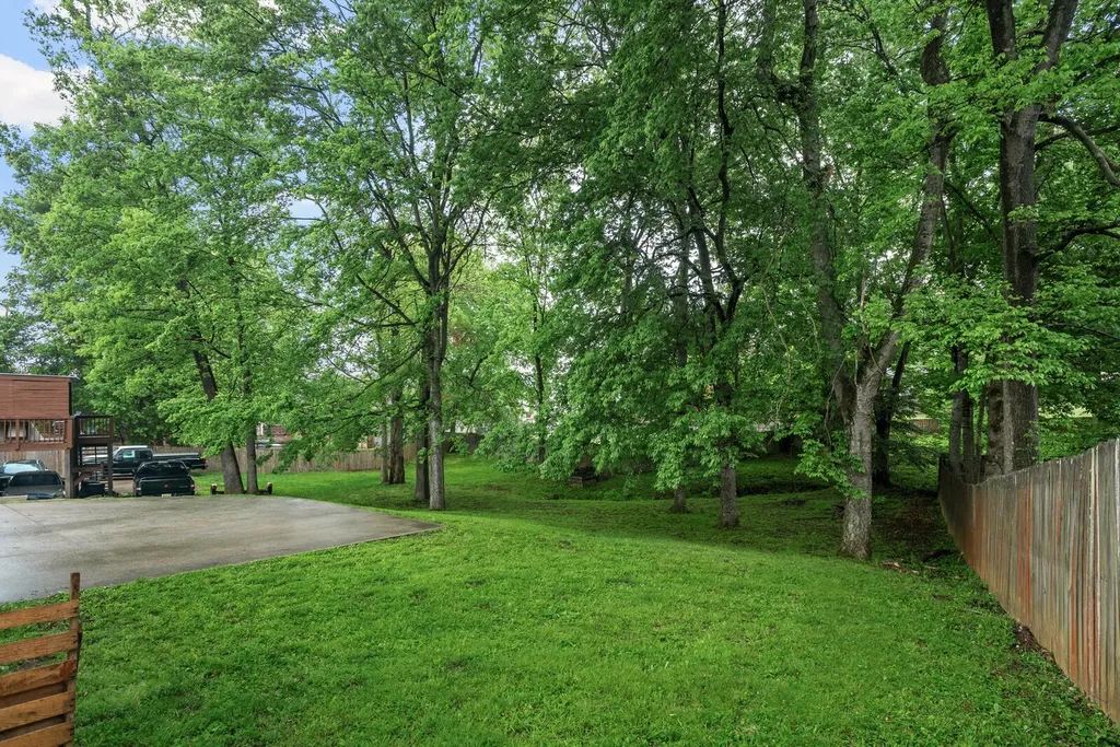 1691 Barrywood Cir, E Clarksville TN 37042