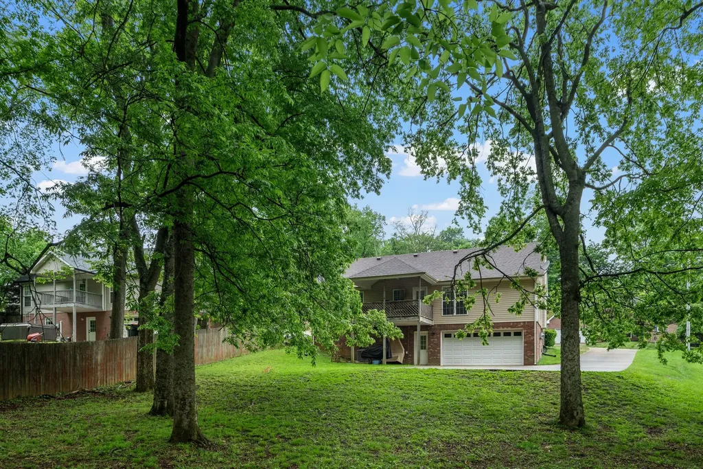 1691 Barrywood Cir, E Clarksville TN 37042