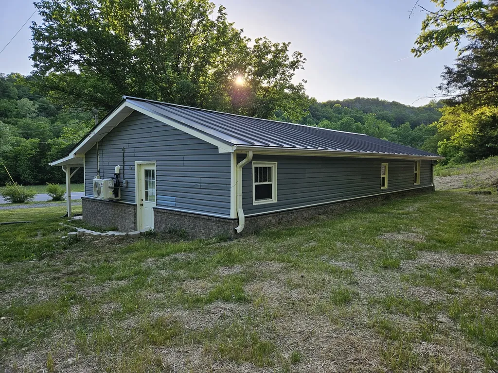 3337 Hartsville Road Lafayette TN 37083