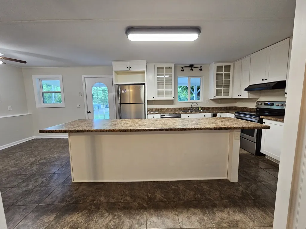 3337 Hartsville Road Lafayette TN 37083