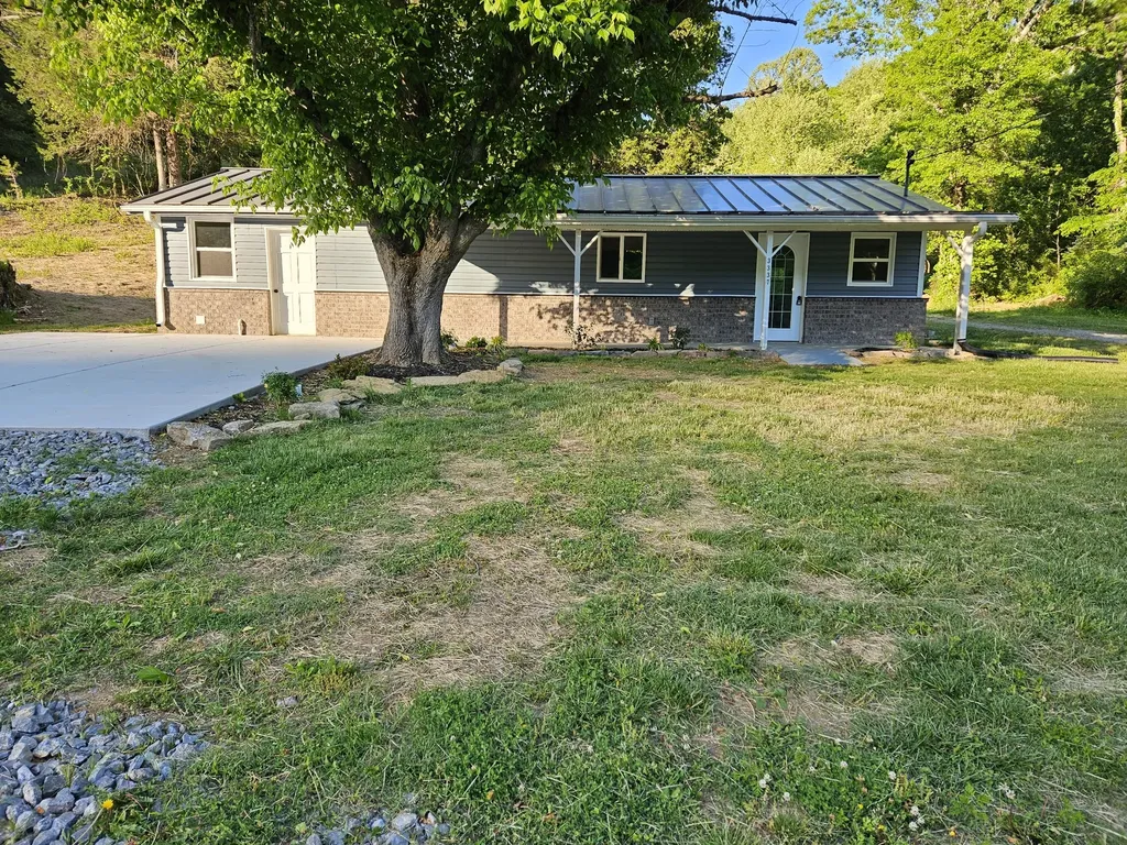 3337 Hartsville Road Lafayette TN 37083