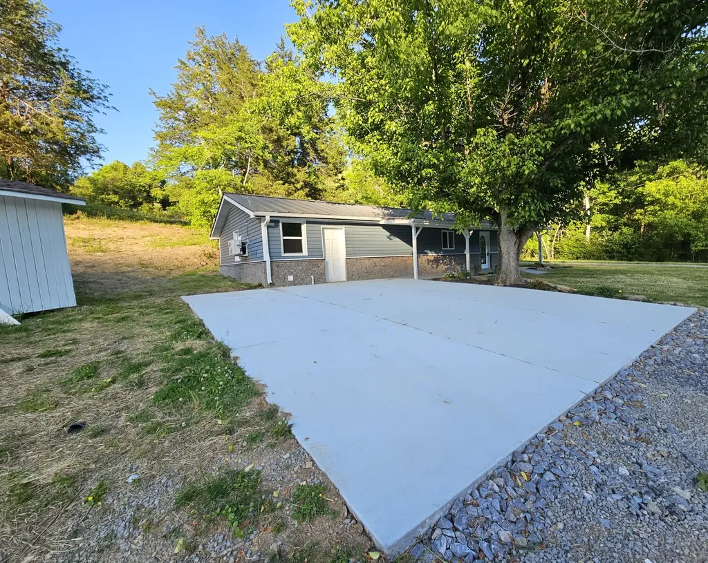 3337 Hartsville Road Lafayette TN 37083