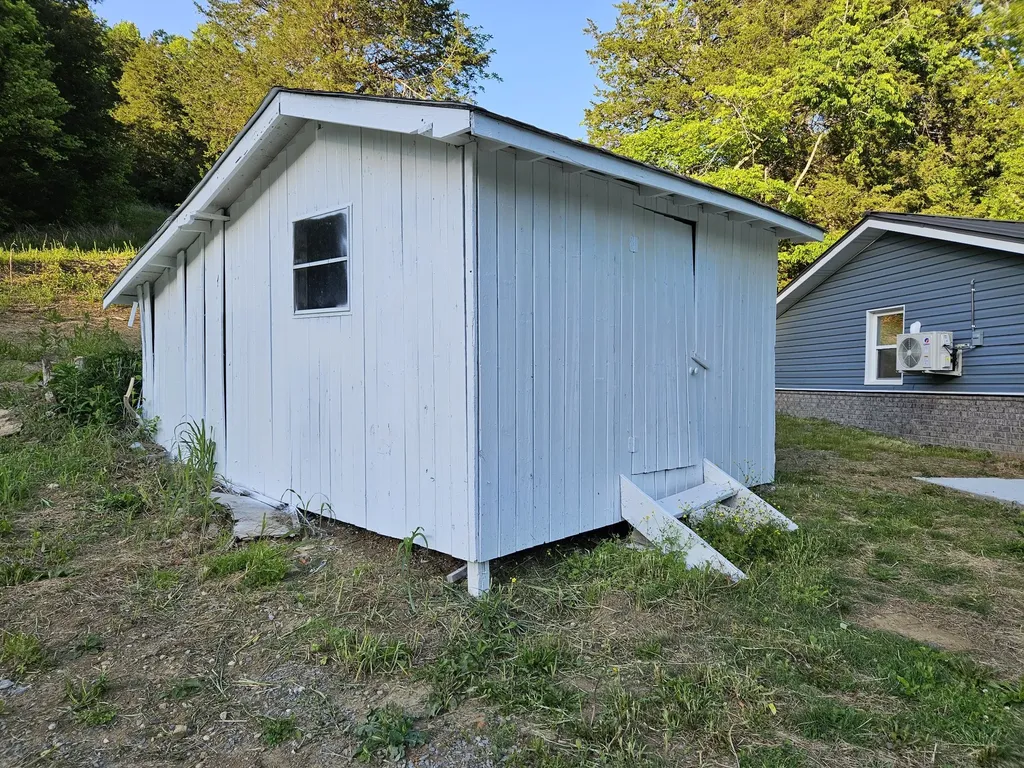 3337 Hartsville Road Lafayette TN 37083