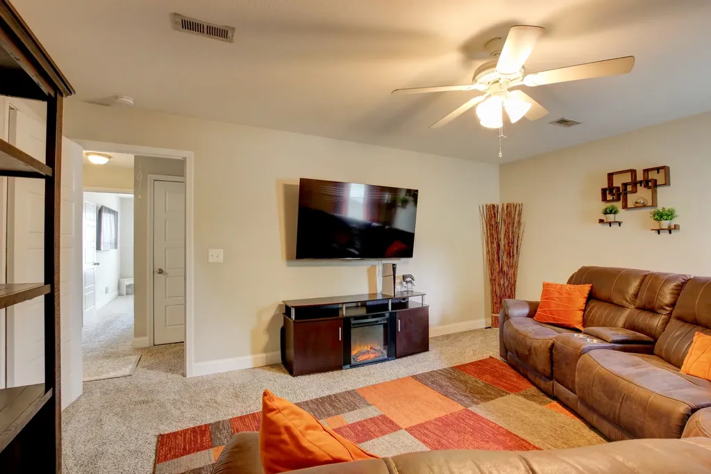 1088 Fuji Lane Clarksville TN 37040
