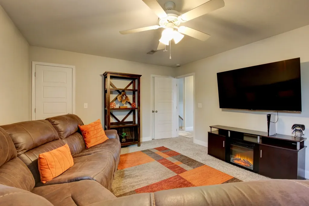 1088 Fuji Lane Clarksville TN 37040