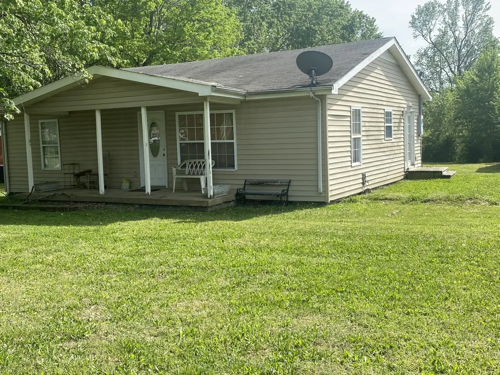 2058 Old Greenbrier Pike Greenbrier TN 37073