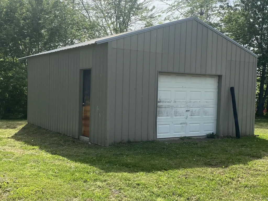 2058 Old Greenbrier Pike Greenbrier TN 37073