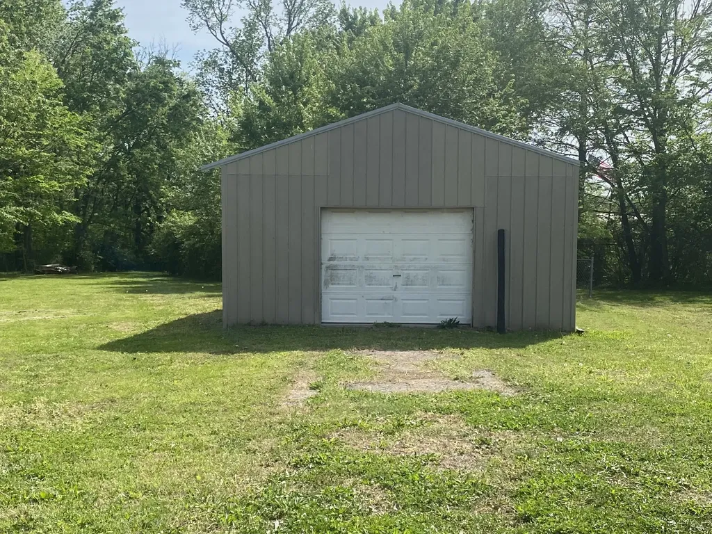 2058 Old Greenbrier Pike Greenbrier TN 37073