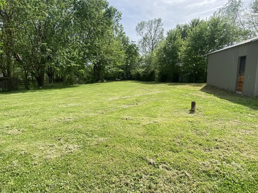 2058 Old Greenbrier Pike Greenbrier TN 37073