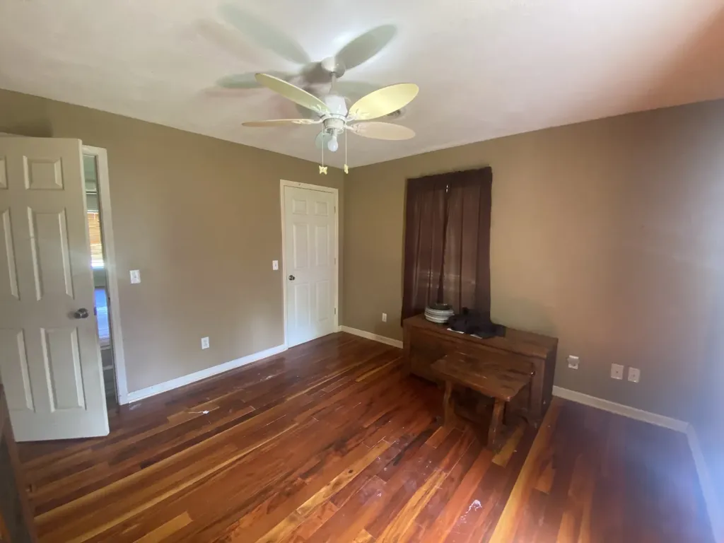 2058 Old Greenbrier Pike Greenbrier TN 37073