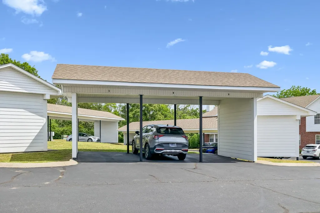 7470 Charlotte Pike Nashville TN 37209