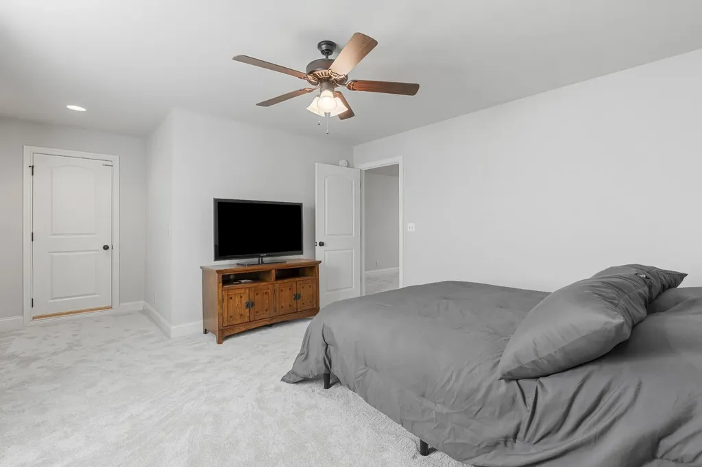 214 Whitman Alley Clarksville TN 37043