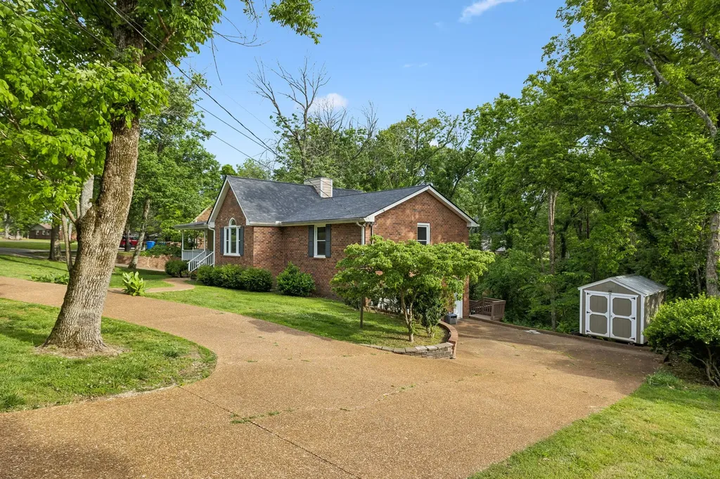1006 Cynthia Trail Goodlettsville TN 37072