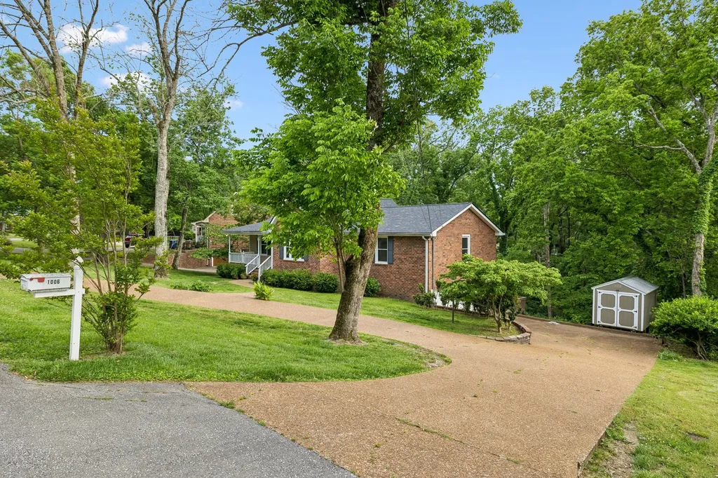 1006 Cynthia Trail Goodlettsville TN 37072