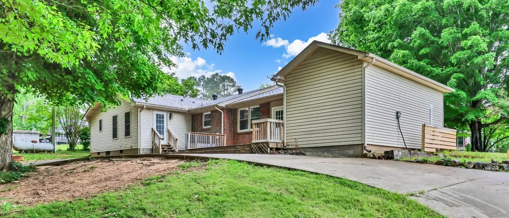301 Main Street Cumberland City TN 37050