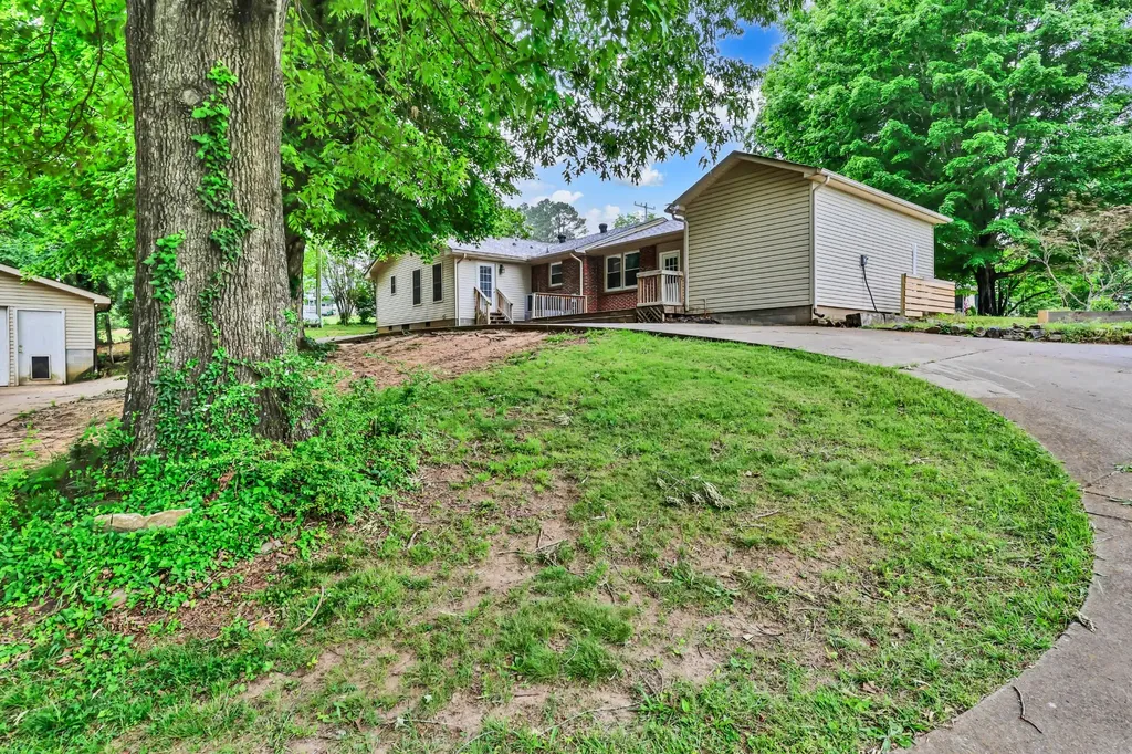 301 Main Street Cumberland City TN 37050