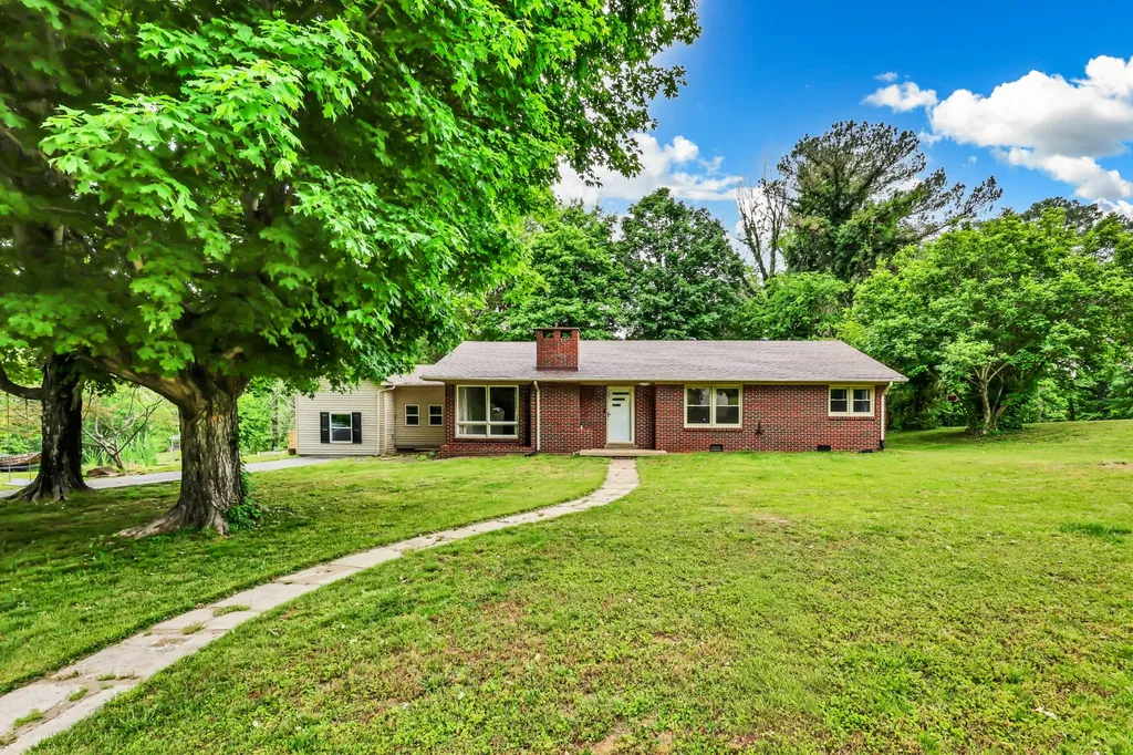 301 Main Street Cumberland City TN 37050