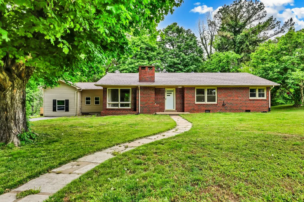 301 Main Street Cumberland City TN 37050