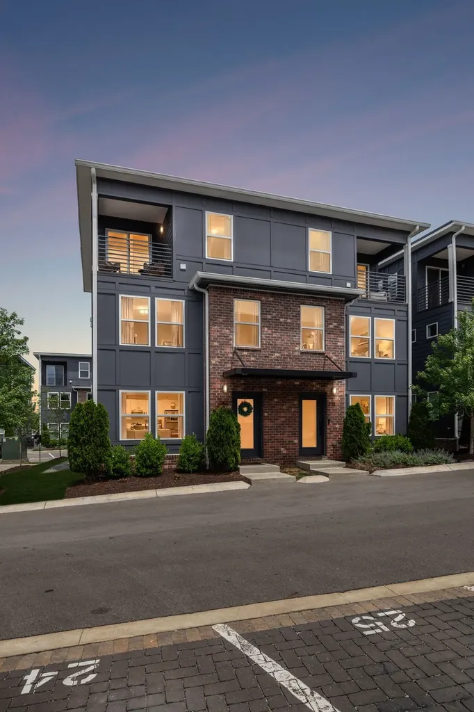 102 Duke Street Nashville TN 37207