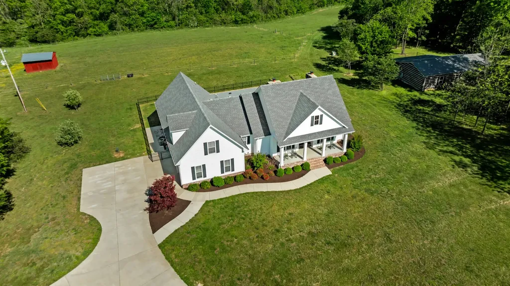 9043 Cross Plains Road White House TN 37188